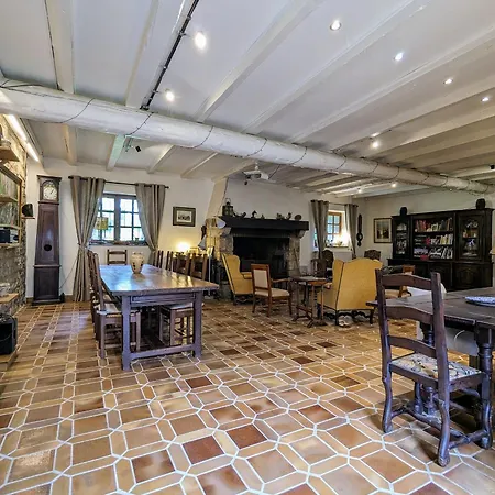 Elegante Ferme Avec Piscine, Tennis Et Confortables Au Coeur D'un Domaine Equestre Verdoyant - Fr-1-582-414