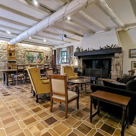 Elegante Ferme Avec Piscine, Tennis Et Confortables Au Coeur D'un Domaine Equestre Verdoyant - Fr-1-582-414 Bed & Breakfast *