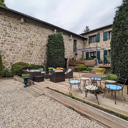Elegante Ferme Avec Piscine, Tennis Et Confortables Au Coeur D'un Domaine Equestre Verdoyant - Fr-1-582-414 * Saint-Romain-Lachalm