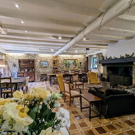 Bed & Breakfast Elegante Ferme Avec Piscine, Tennis Et Confortables Au Coeur D'un Domaine Equestre Verdoyant - Fr-1-582-414 Saint-Romain-Lachalm
